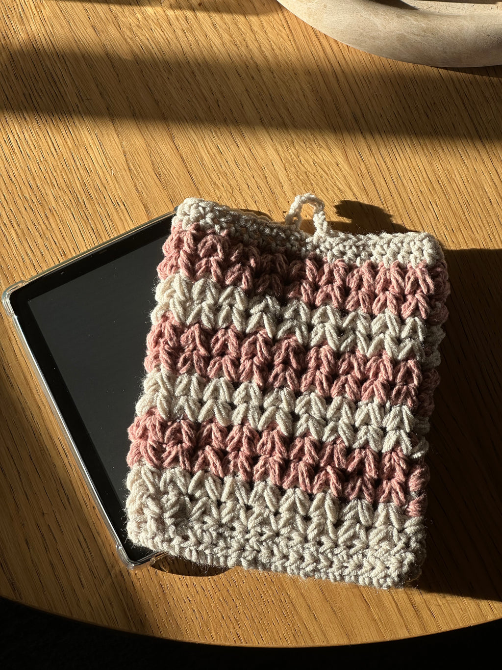 Blushing & Binding Crochet Kindle Sleeve
