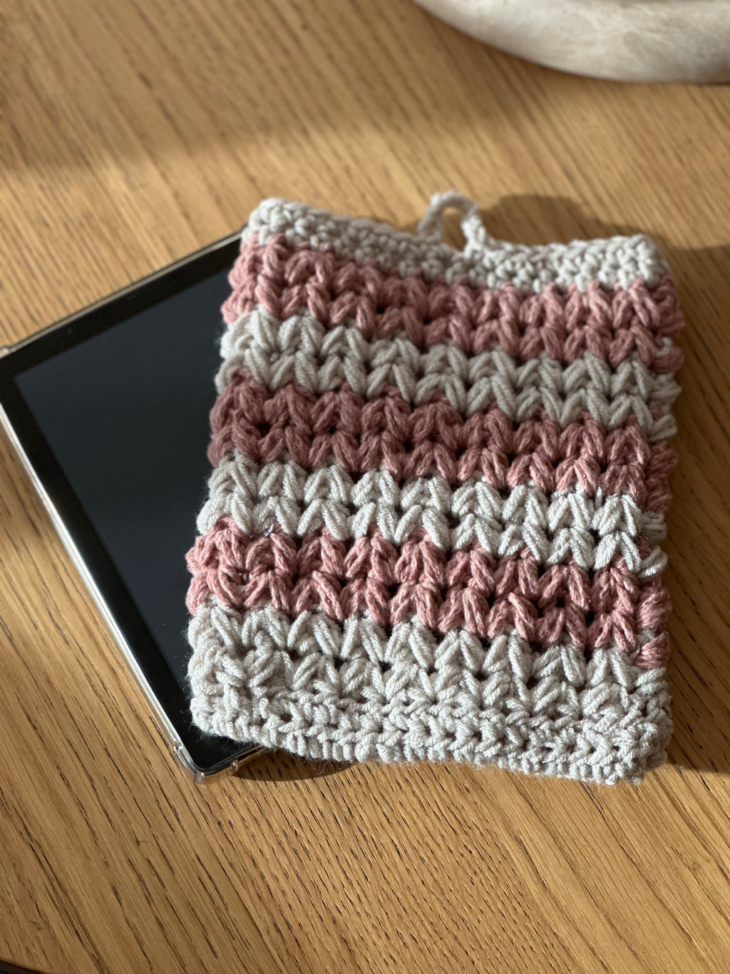 Blushing & Binding Crochet Kindle Sleeve